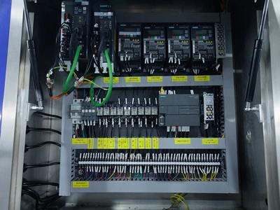 Machine d'étiquetage de manchons rétractables